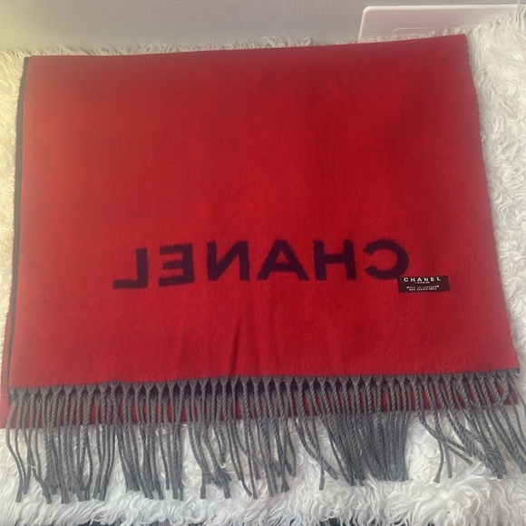 Chanel Cashmere scarf from Scotland - Picture 5 of 7